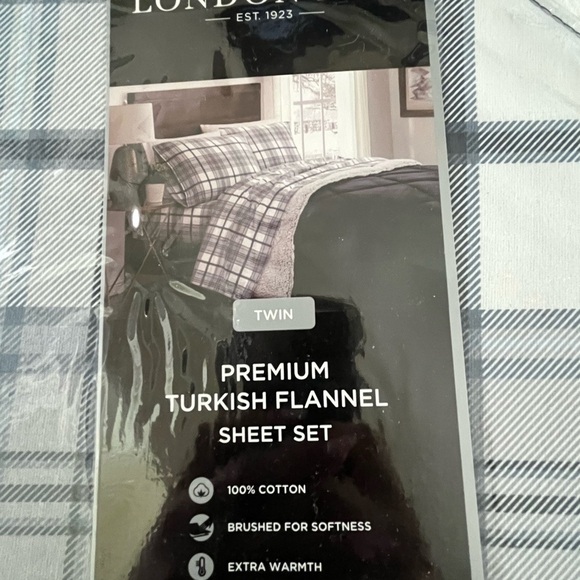 London Fog Other - London Fog Turkish Flannel Sheet Set - Black and White Plaid